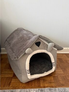 Cozy Grey Pet House Bed